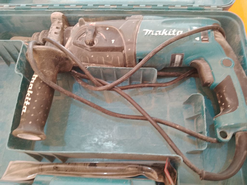 Taladro Marca Makita Percutor Modelo Hr2470 Usado En Buen Estado Acc Mecha Mango