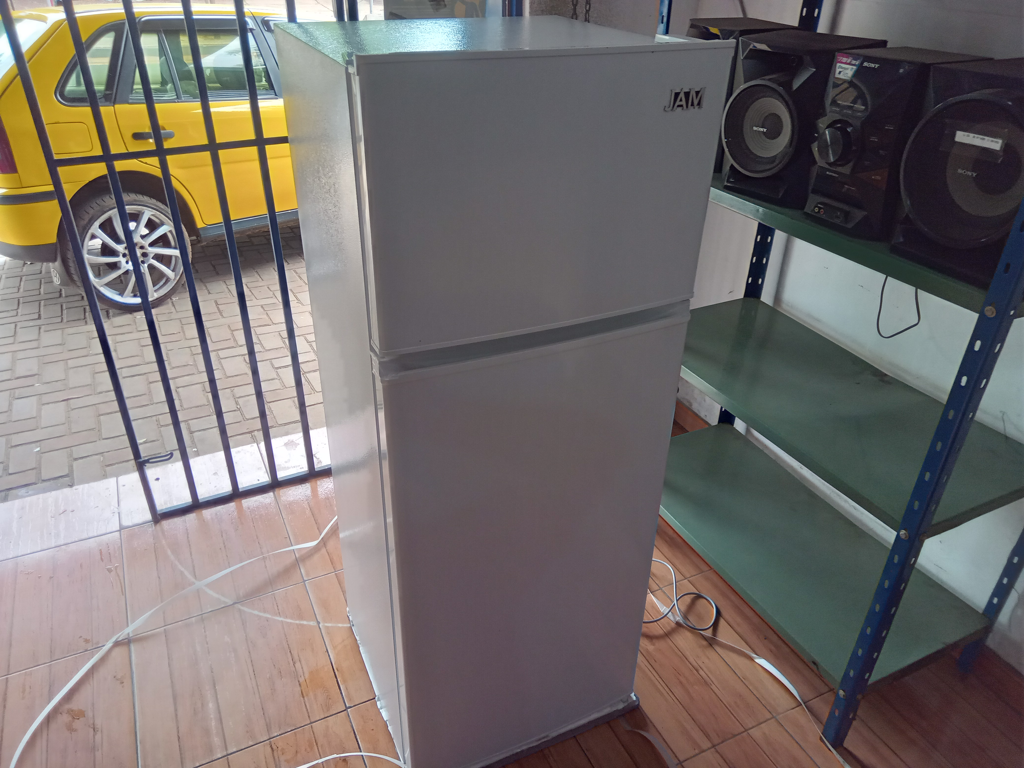 Heladera Marca Jam Modelo Jamd-207f Usado En Buen Estado Litros 200 Acc Parrilla En Nevera 3 Parrilla 3 Porta Vasos Verdulera C/ Tapa
