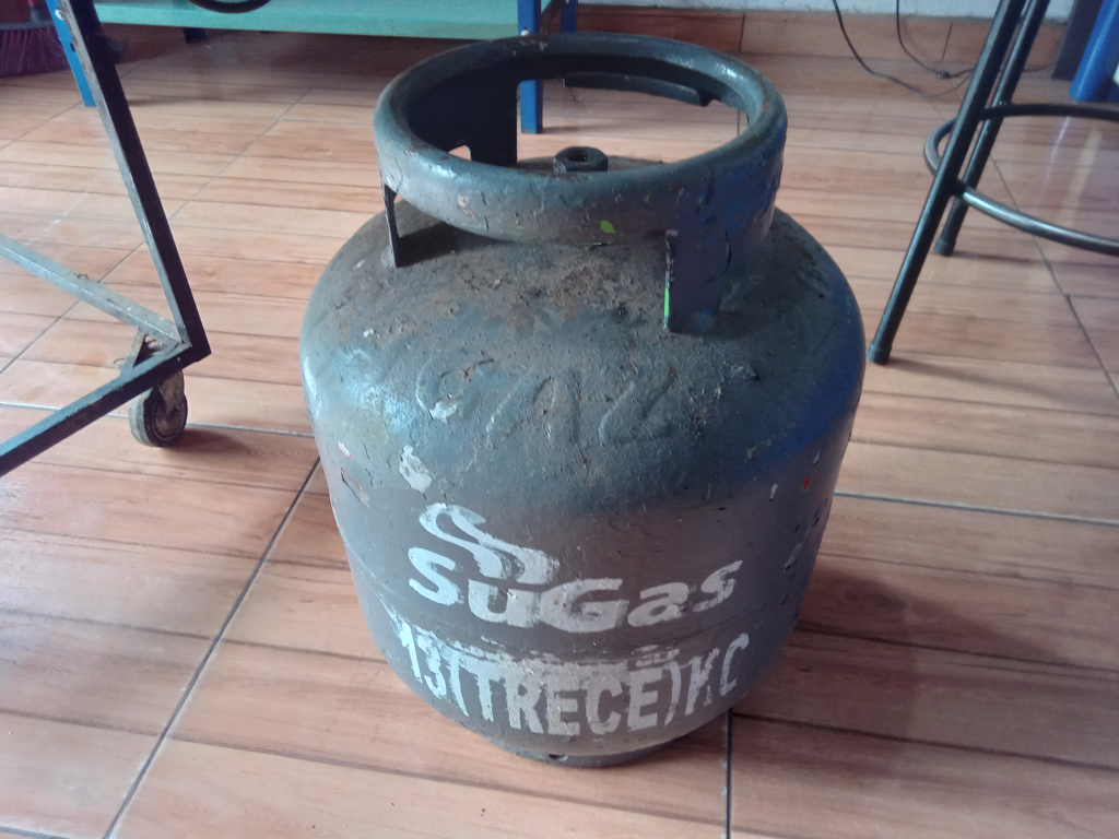 Garrafa Cap 13 Kg. Marca Sugas Usado En Buen Estado Color Gris Acc No Tiene