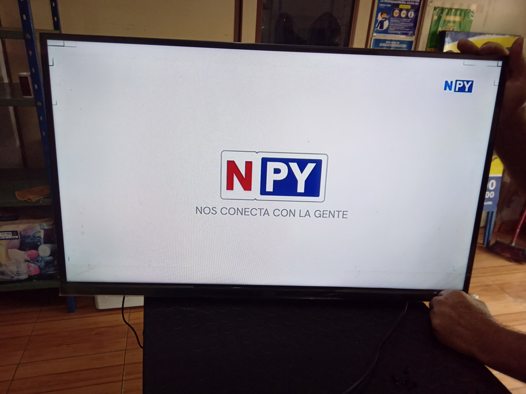 Televisor Led Convencional De 32 '' Marca Jam Modelo Ultraslim-32gf Usado En Buen Estado Con Control Con Caja Acc 2 Patitas