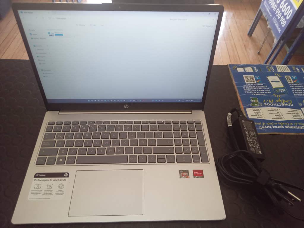 Notebook Marca Hp Modelo 15-Fc00061a Procesador Md Ryzen 3 Memoria Ram 8 Gb Disco Duro 237 Gb Generacion No Tiene Acc Cargador