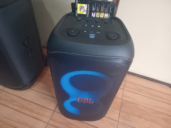 Caja De Sonido Amplificada Marca Jbl Modelo Party Box Stage 320 Sin Control Usado En Buen Estado Acc Cable Crrte Cargador