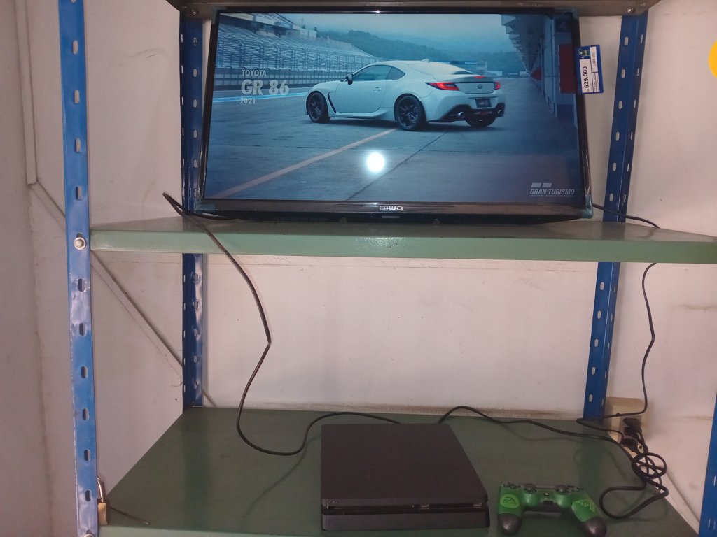 Juego Electronico Ps4 Marca Sony Modelo Cuh-2115b Disco Duro 1.000 Gb Con Control Sin Caja Usado En Buen Estado Acc Cable Crrte Cable Hdmi