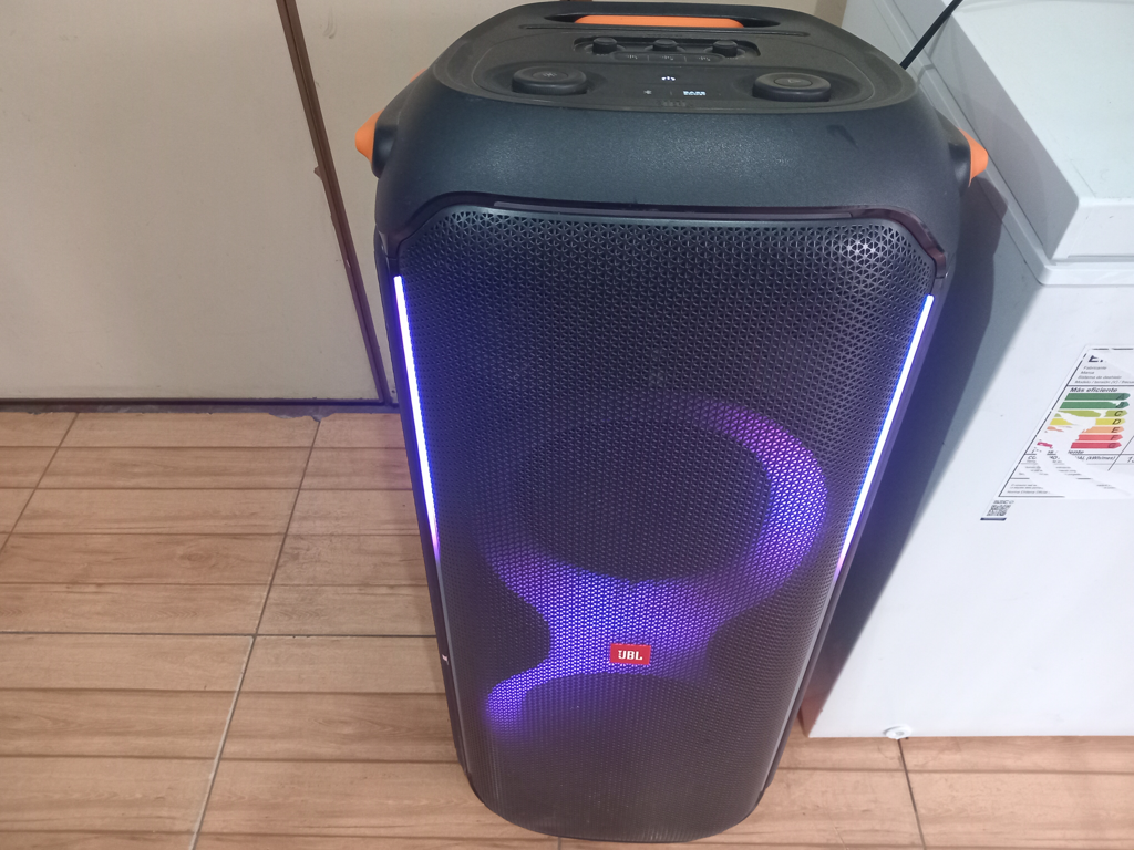 Caja De Sonido Amplificada Marca Jbl Modelo Party Box 710 Sin Control Usado En Buen Estado Acc Cable Crrte