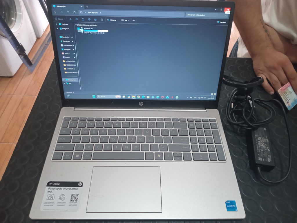 Notebook Marca Hp Modelo 15-Fd0113dx Procesador Core I3-N305 Memoria Ram 8 Gb Disco Duro 118 Gb Generacion No Tiene Acc Cargador