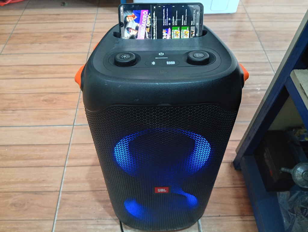 Caja De Sonido Amplificada Marca Jbl Modelo Party Box 110 Sin Control Usado En Buen Estado Acc Cable Crrte Cargador