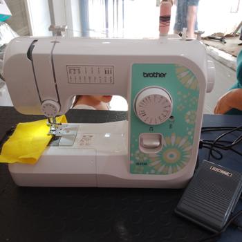 Maquina De Coser Familiar Marca Brother Modelo Js2135 Usado En Buen Estado Acc No Tiene