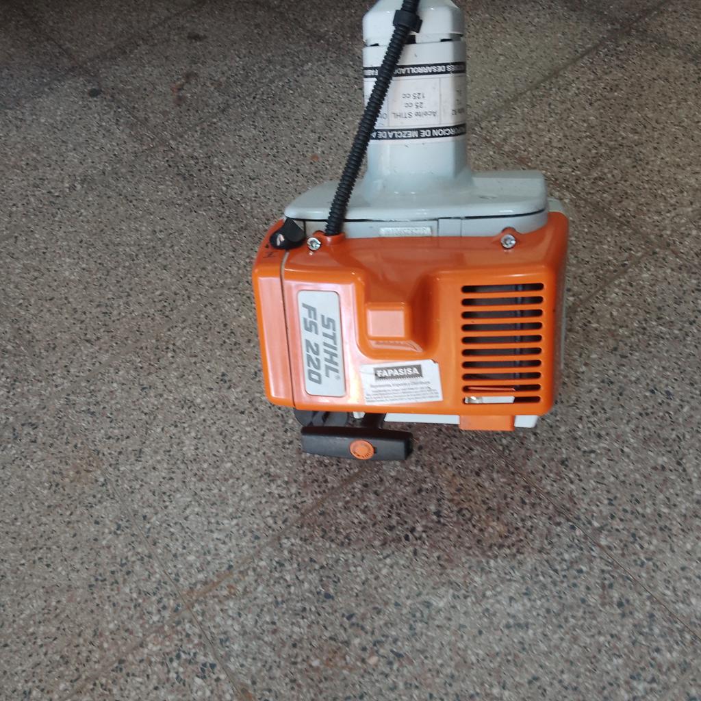 Desmalezadora Marca Stihl Modelo Fs220 Usado En Buen Estado Original Si Acc Cabezal C/Nylon +Protector+Sujetador