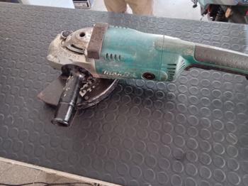 Pulidora Marca Makita. Modelo Ga9020 Tamaño Grande Usado Con Desgaste Acc Mango Protector