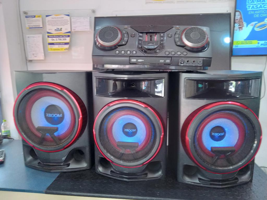 Equipo De Sonido Marca Lg Con Control Modelo Cl88 Usado En Buen Estado Acc 2parlantes+1woofer