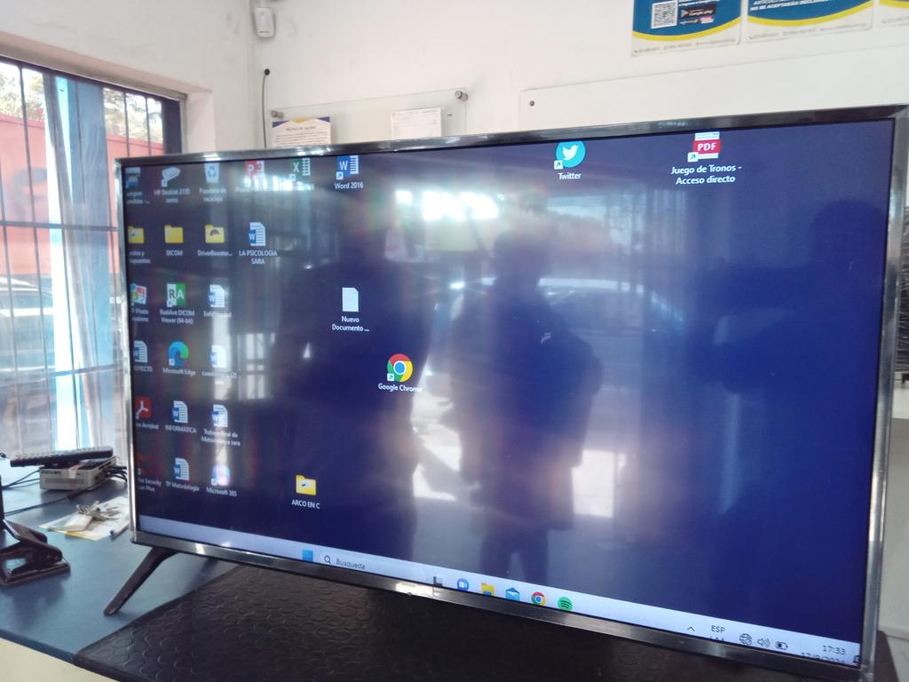 Televisor Led Smart De 43 '' Marca Lg Modelo 43lk5400psa Con Control Usado En Buen Estado Acc C/Patitas