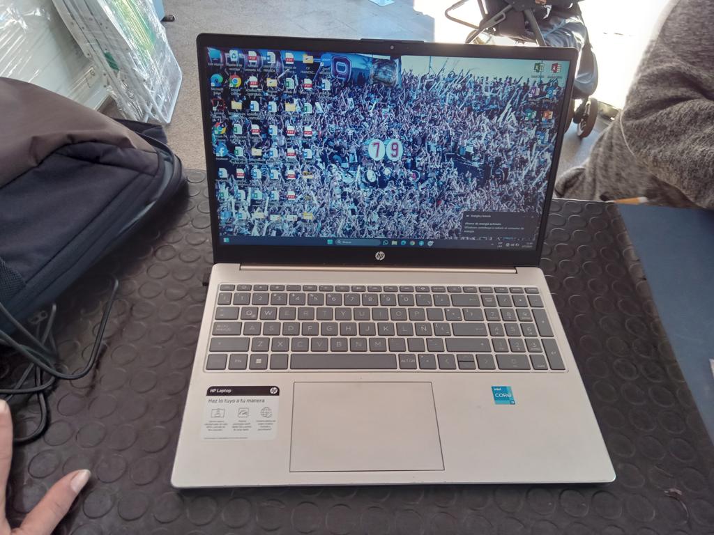Notebook Marca Hp Modelo 15-Fd0002la Procesador Corei3 Memoria Ram 8 Gb Disco Duro 250 Gb Generacion 8 Acc Mochila+Mouse