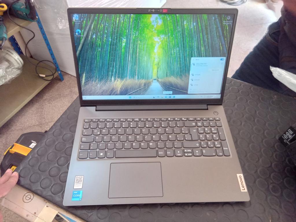 Notebook Marca Lenovo Modelo V1564iru Procesador Corei3 Memoria Ram 8 Gb Disco Duro 256 Gb Generacion 13 Acc No Tiene