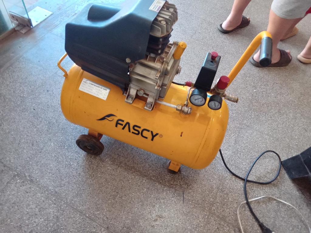 Compresor De Aire Marca Fascy Modelo Cy502 Potencia Hp 2 Usado En Buen Estado Acc No Tiene