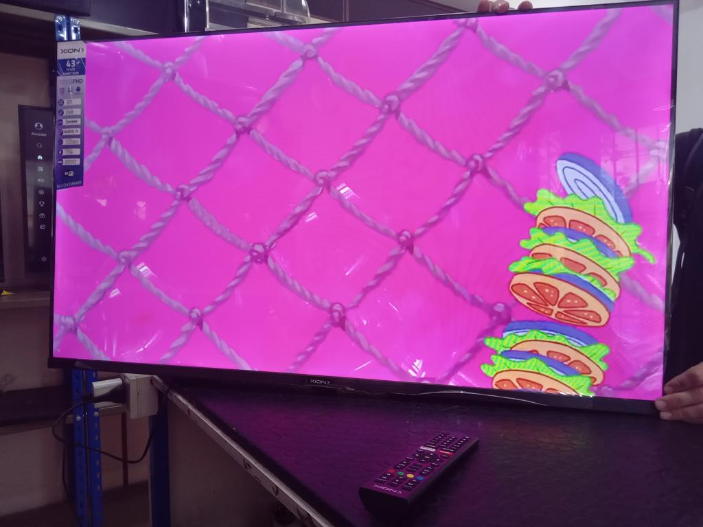 Televisor Led Smart De 43 '' Marca Xion. Modelo Xi-Led43smart Con Control Usado En Buen Estado Acc No Tiene