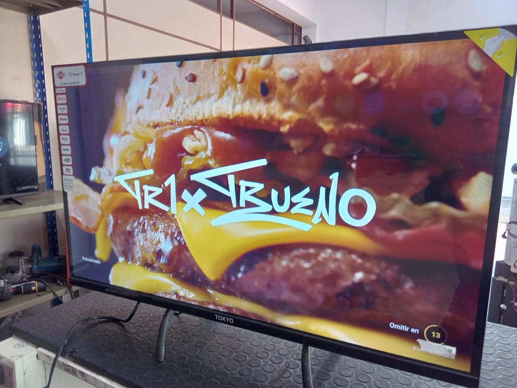 Televisor Led Smart De 32 '' Marca Tokyo Modelo Tvtokhf32gtv Con Control Usado En Buen Estado Acc C/Patitas