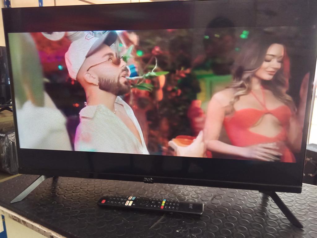 Televisor Led Smart De 32 '' Marca Jam Modelo Ultraslim-32gfs Con Control Usado En Buen Estado Acc C/Patitas