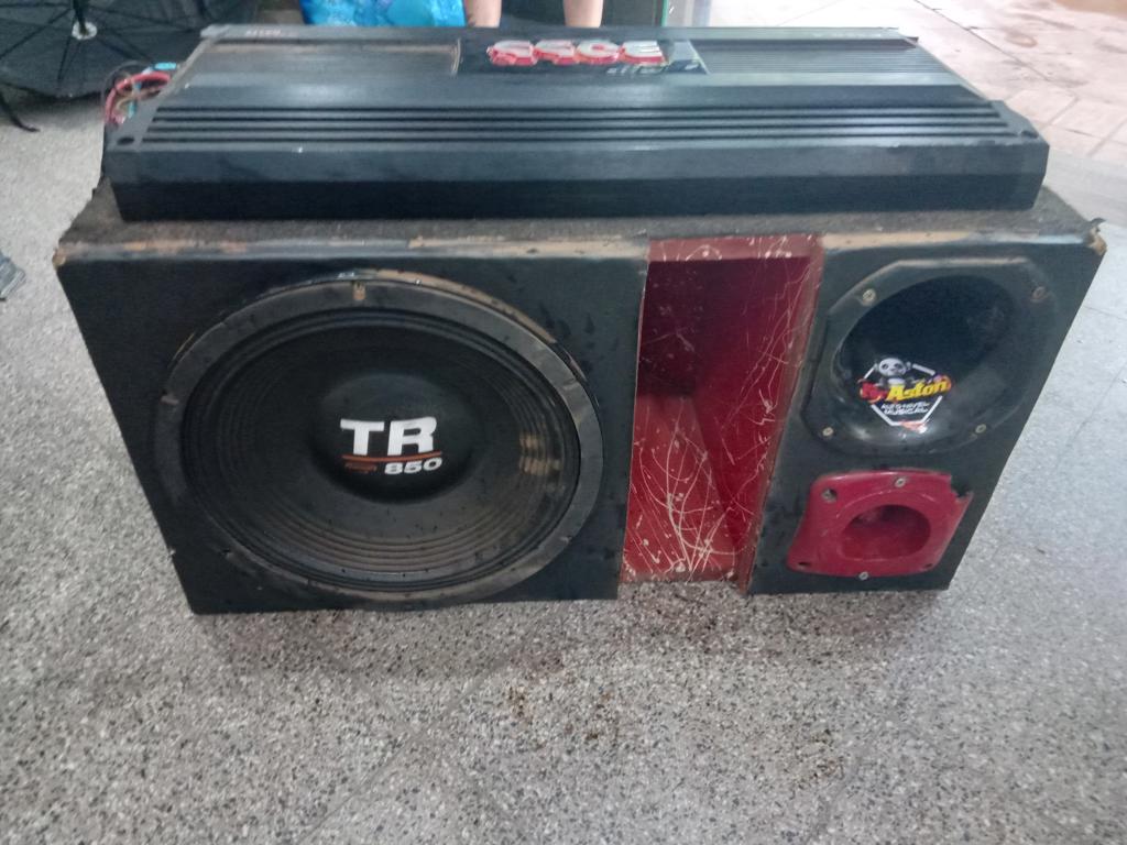Caja C/ Parlantes Para Auto Usado En Buen Estado Acc 1 Woofer Tr850+Corneta+Super Twister