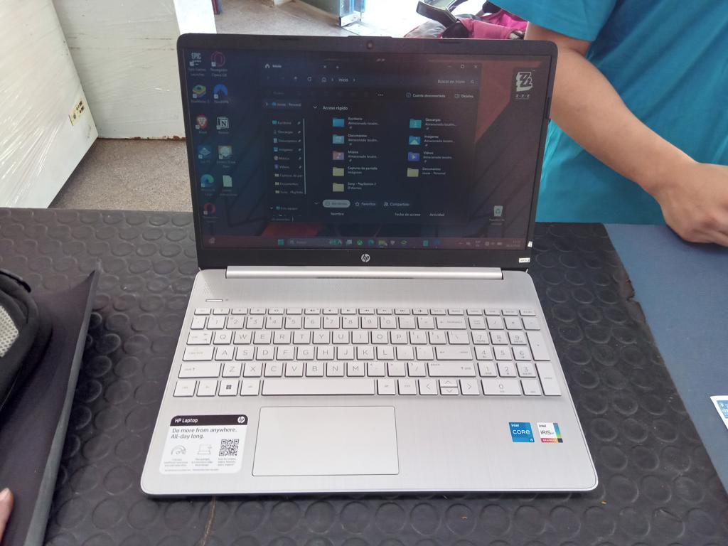 Notebook Marca Hp Modelo 15-Dy279wm Procesador Corei5 Memoria Ram 8 Gb Disco Duro 250 Gb Generacion 119 Acc C/Estuche