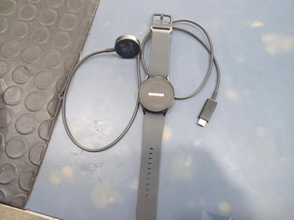 Reloj Para Caballero Marca Samsung Modelo Watch5 Usado Con Desgaste Acc Cargador