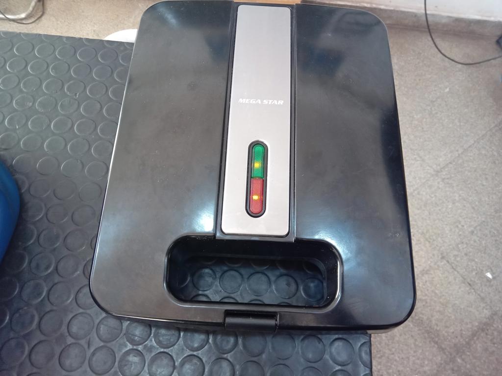 Sandwichera Marca Mega Star Modelo Tx8826 Usado En Buen Estado Acc No Tiene