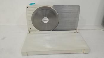 Cortadora De Fiambre Marca Ufesa. Modelo Cf-7691 Usado En Buen Estado Acc No Tiene