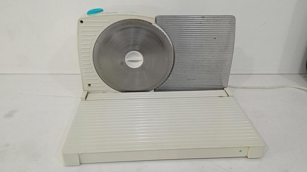 Cortadora De Fiambre Marca Ufesa. Modelo Cf-7691 Usado En Buen Estado Acc No Tiene