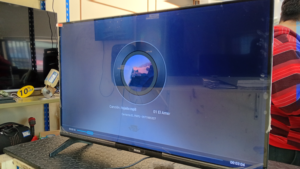 Televisor Led Smart De 32 '' Marca Fama Modelo Tvf-32au20 Con Control Usado En Buen Estado Acc C/Patitas