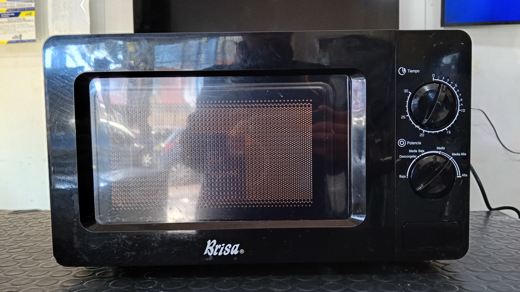 Microondas Marca Brisa Modelo 33405 Usado En Buen Estado Acc No Tiene