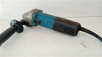 Pulidora Marca Makita. Modelo 9557hn Tamaño Chico Usado En Buen Estado Acc Manfo