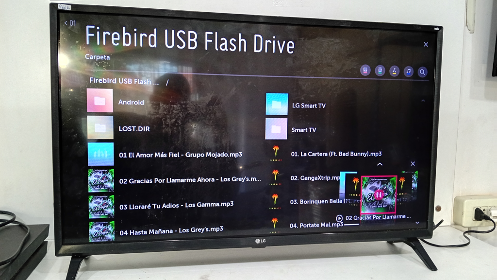 Televisor Led Smart De 32 '' Marca Lg Modelo 32lk540bpsa Con Control Usado En Buen Estado Acc C/Patitas