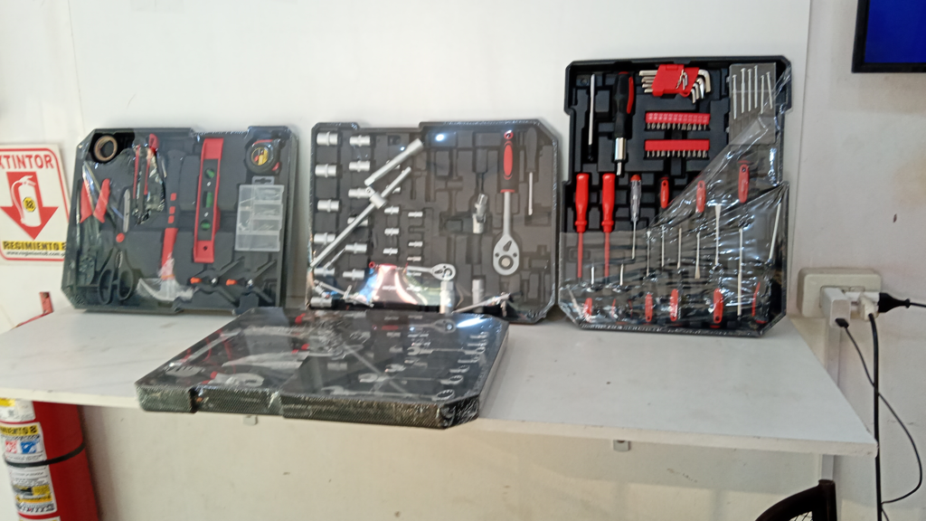 Juego De Herramientas Marca Chrome Vanadium Modelo Tool Set Usado En Buen Estado Con 187 Accesorios Acc No Tiene