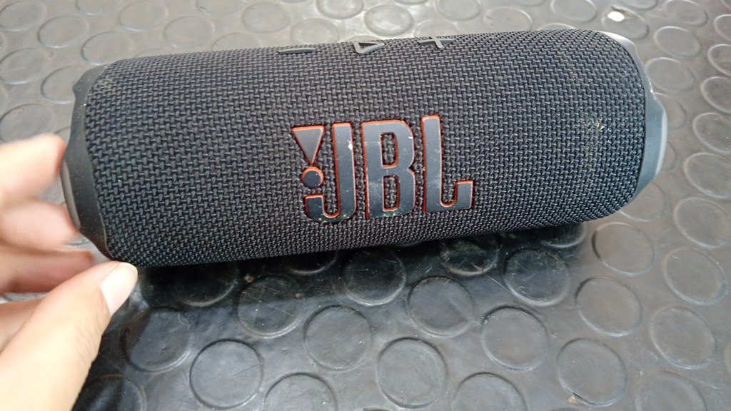 Speaker Potencia Watts 35 Marca Jbl Sin Control Modelo Flip7 Usado En Buen Estado Sin Caja Acc No Tiene
