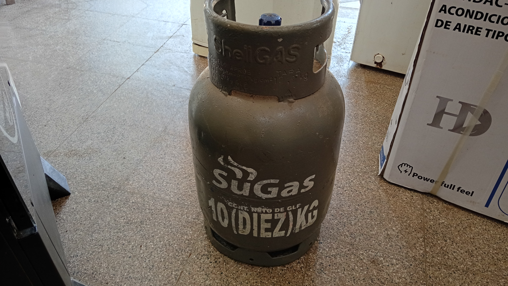 Garrafa Cap 10 Kg. Marca Sugas Usado En Buen Estado Color Gris Acc No Tiene