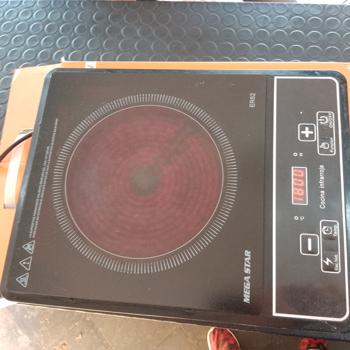 Cocina Electrica Tipo : Vitroceramica Marca Megastar Modelo Er58a Usado En Buen Estado Acc: No Tiene Comentario: En Caja