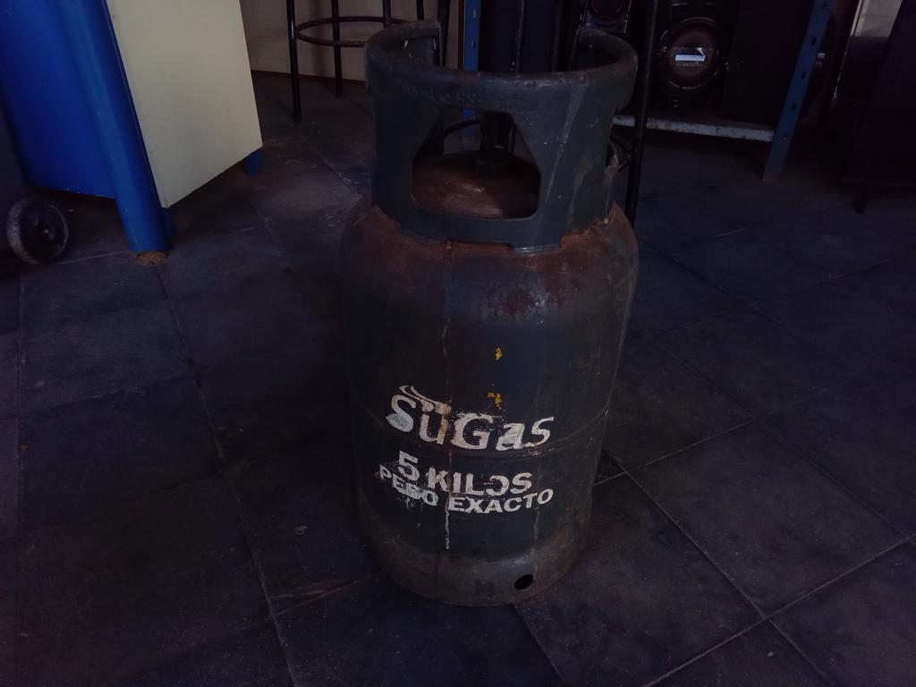 Garrafa Cap 10 Kg. Marca Sugas Usado En Buen Estado Color Gris Acc No Tiene