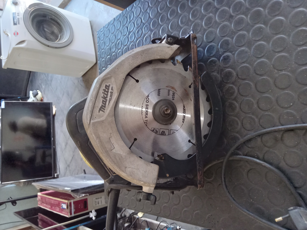 Sierra Tipo Circular Marca Makita Modelo 25801 Usado En Buen Estado Acc No Tiene