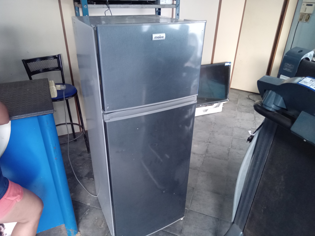 Heladera Marca Mabe Modelo Rmc215pur80 Usado Con Desgaste Litros 215 Acc No Tiene