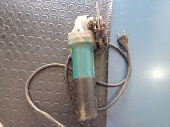 Pulidora Marca Makita Modelo 9557hn Tamaño Pequeño Usado Con Desgaste Acc DiscoProtector