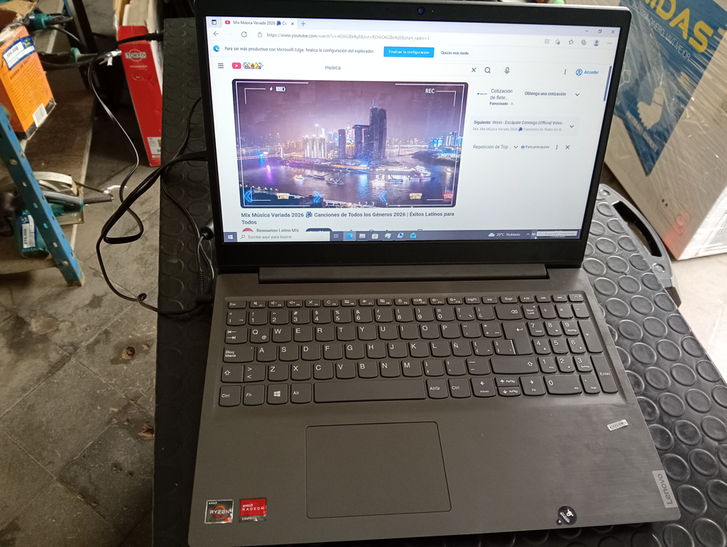 Notebook Marca Lenovo Modelo V15-Ada Procesador Ryzen 5 Memoria Ram 8 Gb Disco Duro 1.000 Gb Generacion No Tiene Acc Memoria Hdd Ryzen 5 3500uEstuche