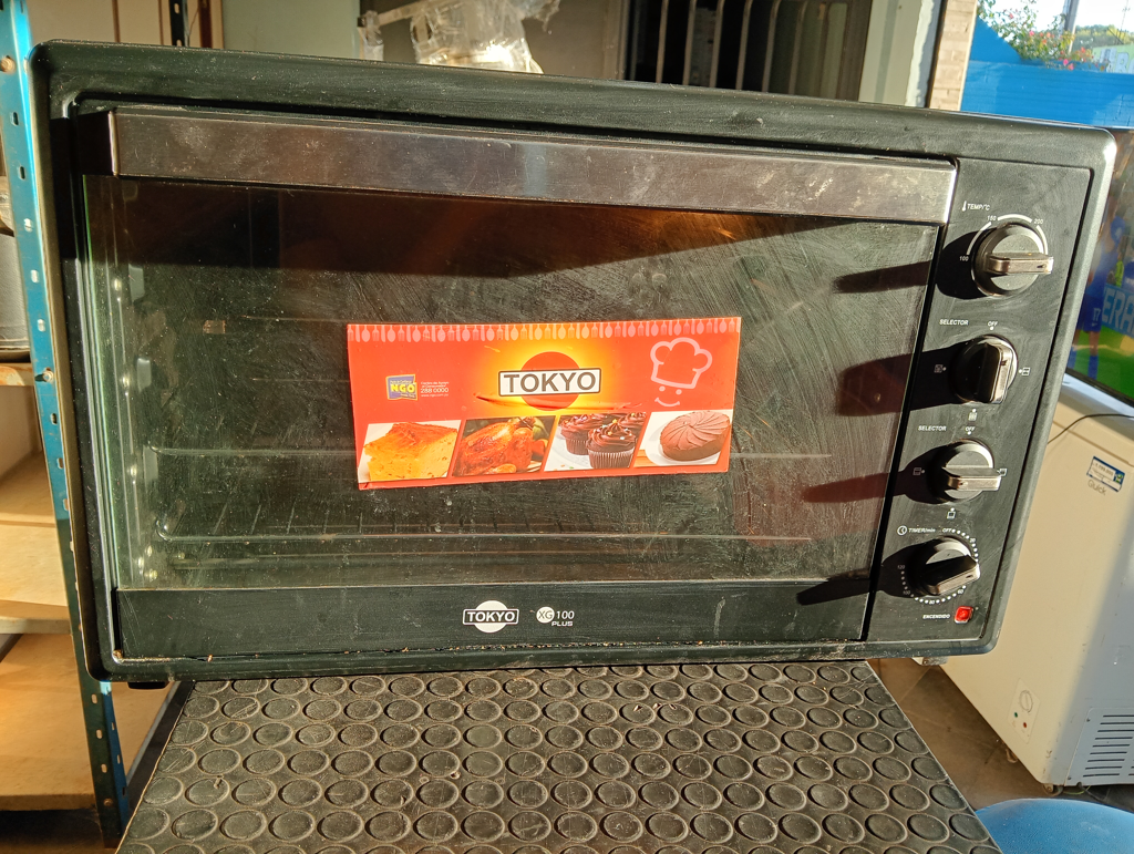 Horno Marca Tokyo Litros 100 Modelo Xg100 Plus Usado En Buen Estado Acc No Tiene