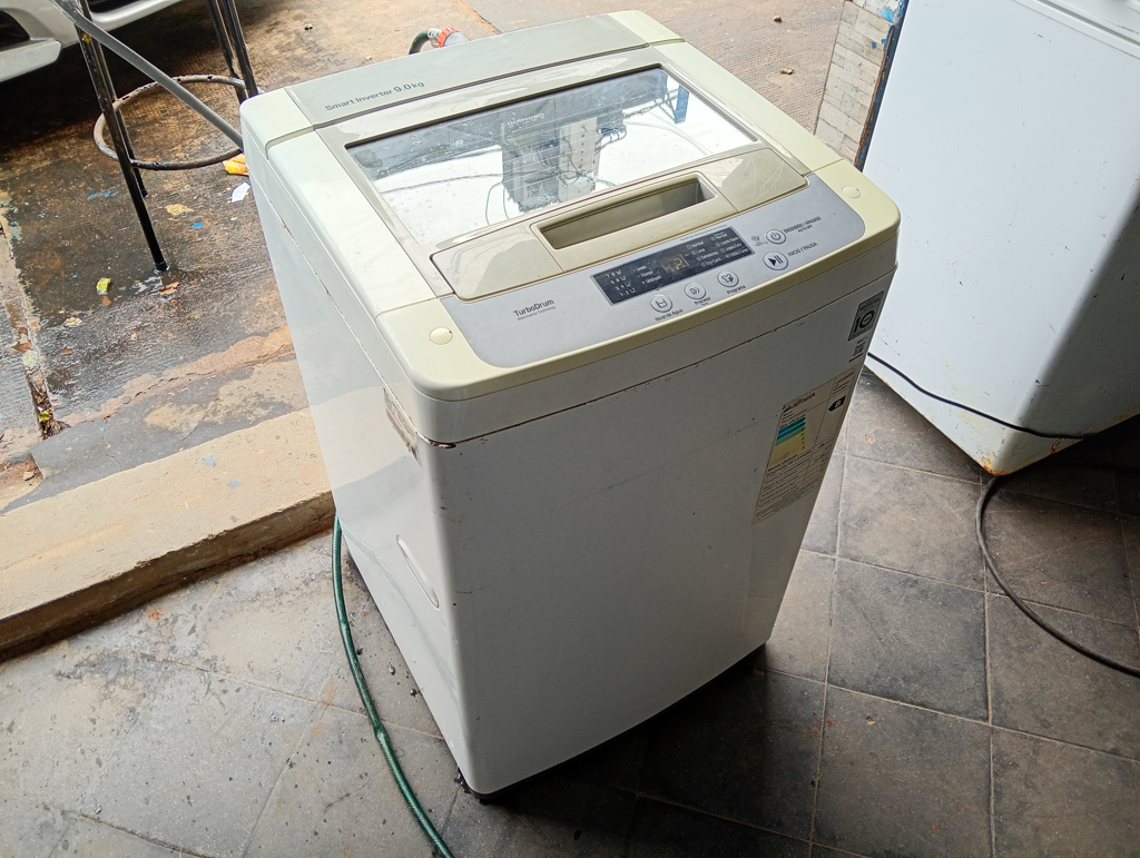 Lavarropas Cap 9 Kg. Marca Lg Modelo Wt9wpb2v Usado En Buen Estado Acc Manguera De Carga Y Descarga