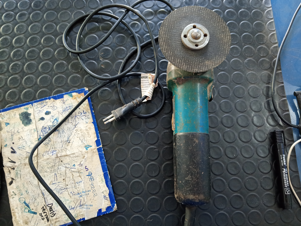 Pulidora Marca Makita Modelo 9557hn Tamaño Pequeño Usado Con Desgaste Acc No Tiene