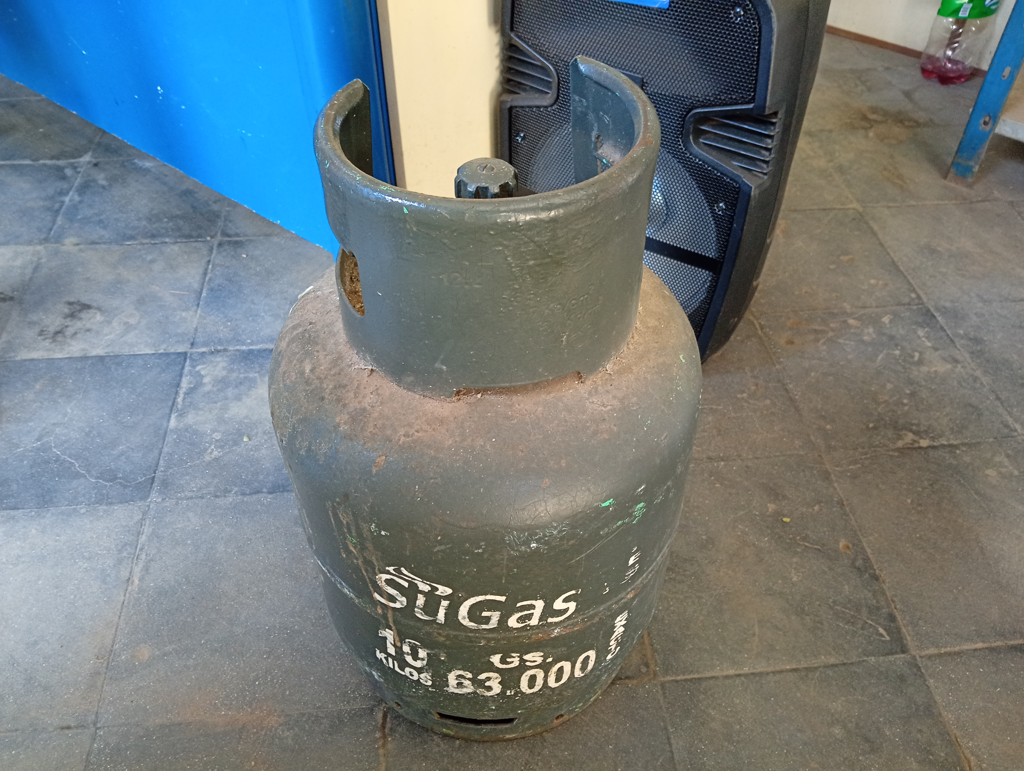 Garrafa Cap 10 Kg. Marca Sugas Usado En Buen Estado Color Gris Acc No Tiene