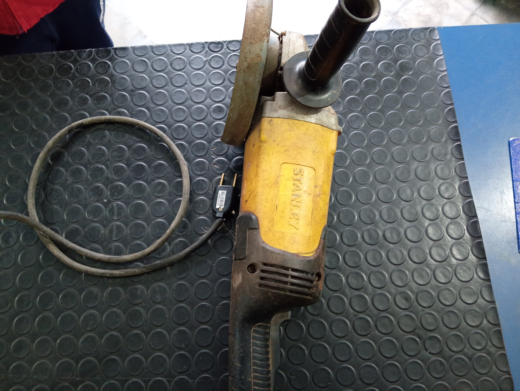 Foto 3 de Pulidora Marca Stanley Modelo No Tiene Tamaño Grande Usado Con Desgaste Acc Mango Disco Protector