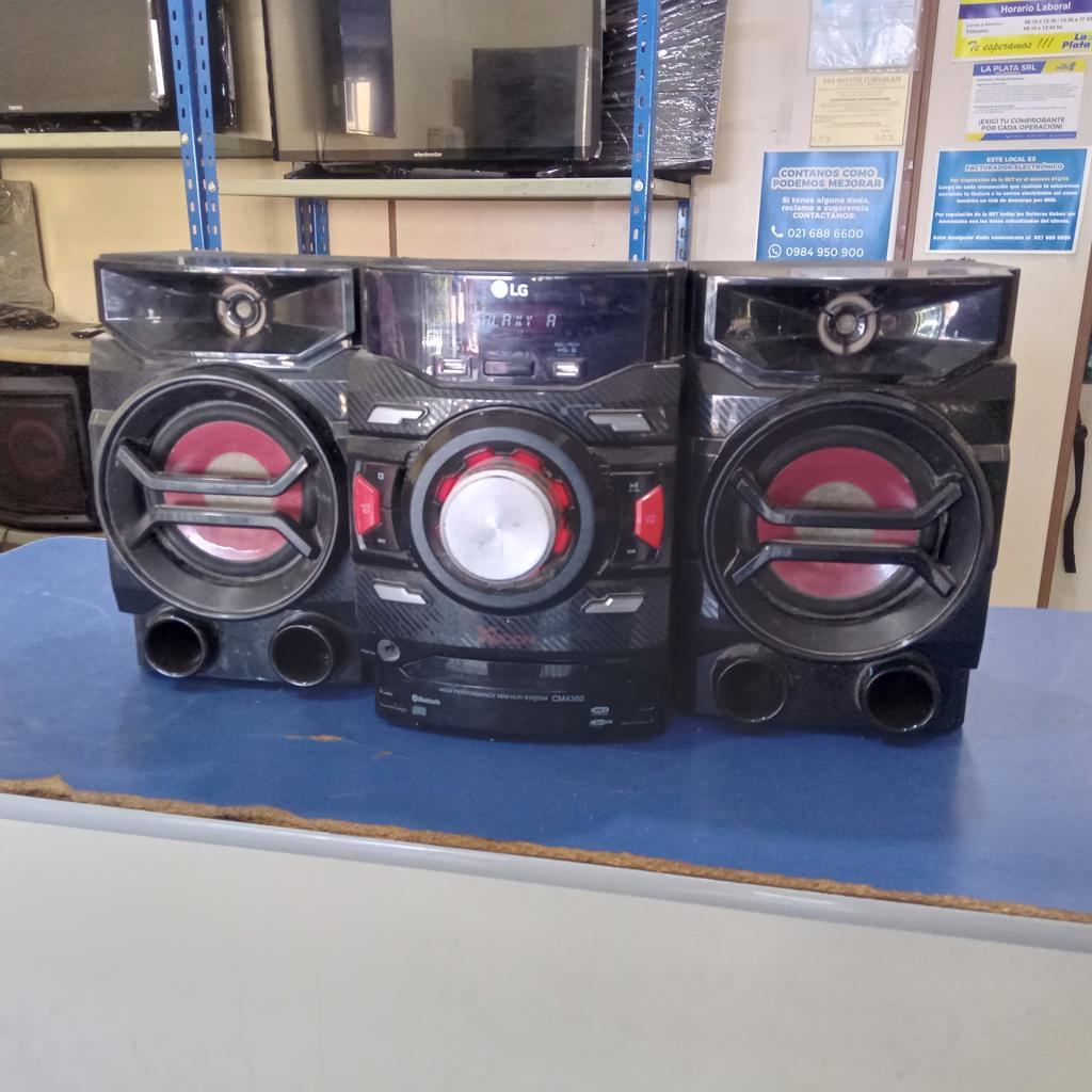 Equipo De Sonido Marca Lg Con Control Modelo Cm4350 Usado Con Desgaste Acc Dos Parlantes