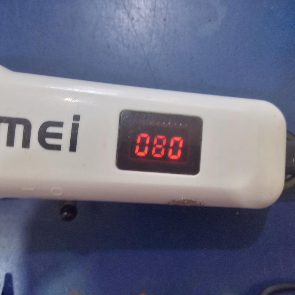 Foto 2 de Maquina De Cortar Cabello Marca Kemei Modelo No Tiene Usado En Buen Estado Acc 3 AccesoriosCargador