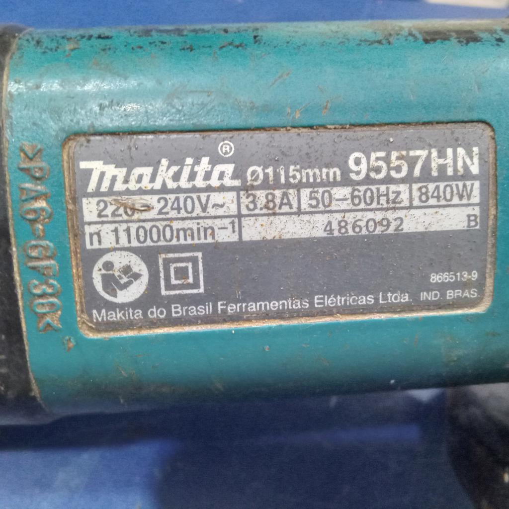 Foto 3 de Pulidora Marca Makita Modelo 9557hn Tamaño Pequeño Usado En Buen Estado Acc Protector Disco