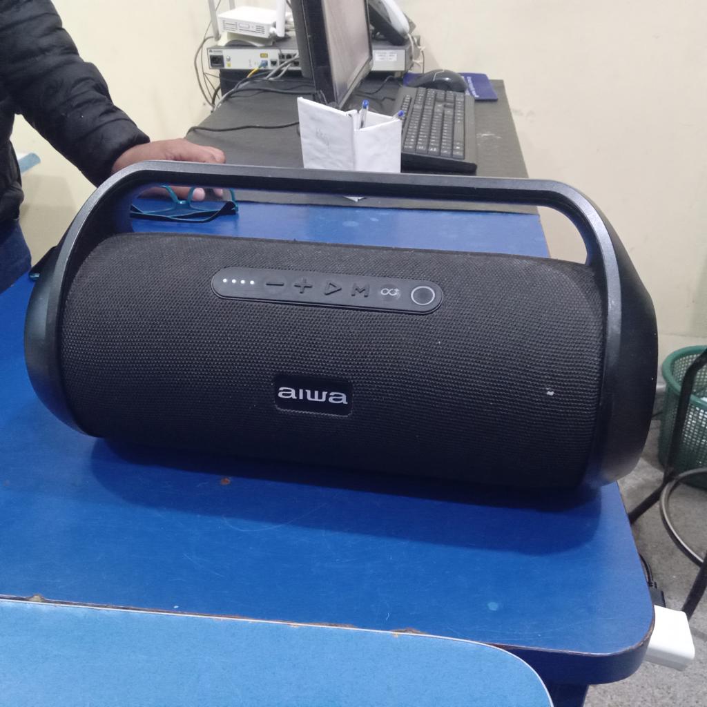 Parlante Portatil Marca Aiwa Modelo Aws800bt Acc Usb Cargador