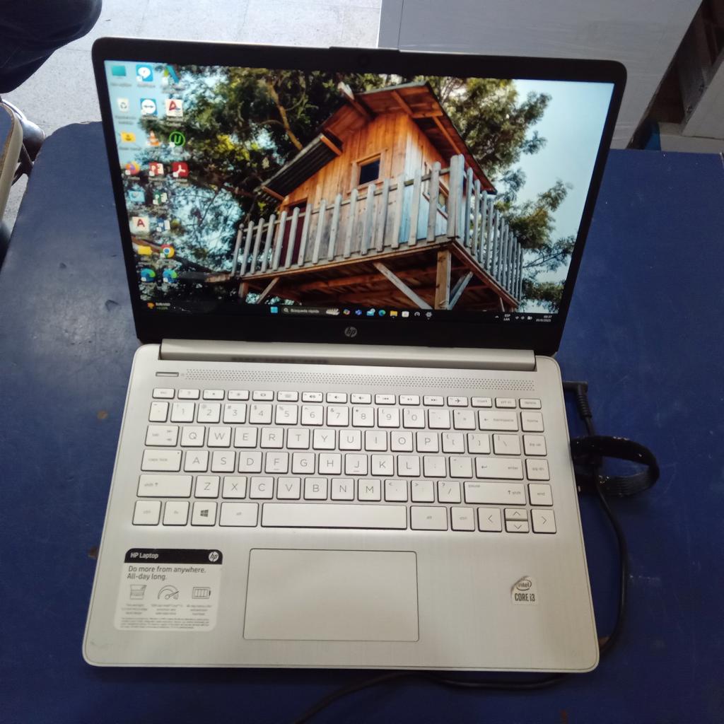 Notebook Marca Hp Modelo 14-Dq1043cl Procesador Core I3 Memoria Ram 8 Gb Disco Duro 238 Gb Generacion 10 Acc No Tiene